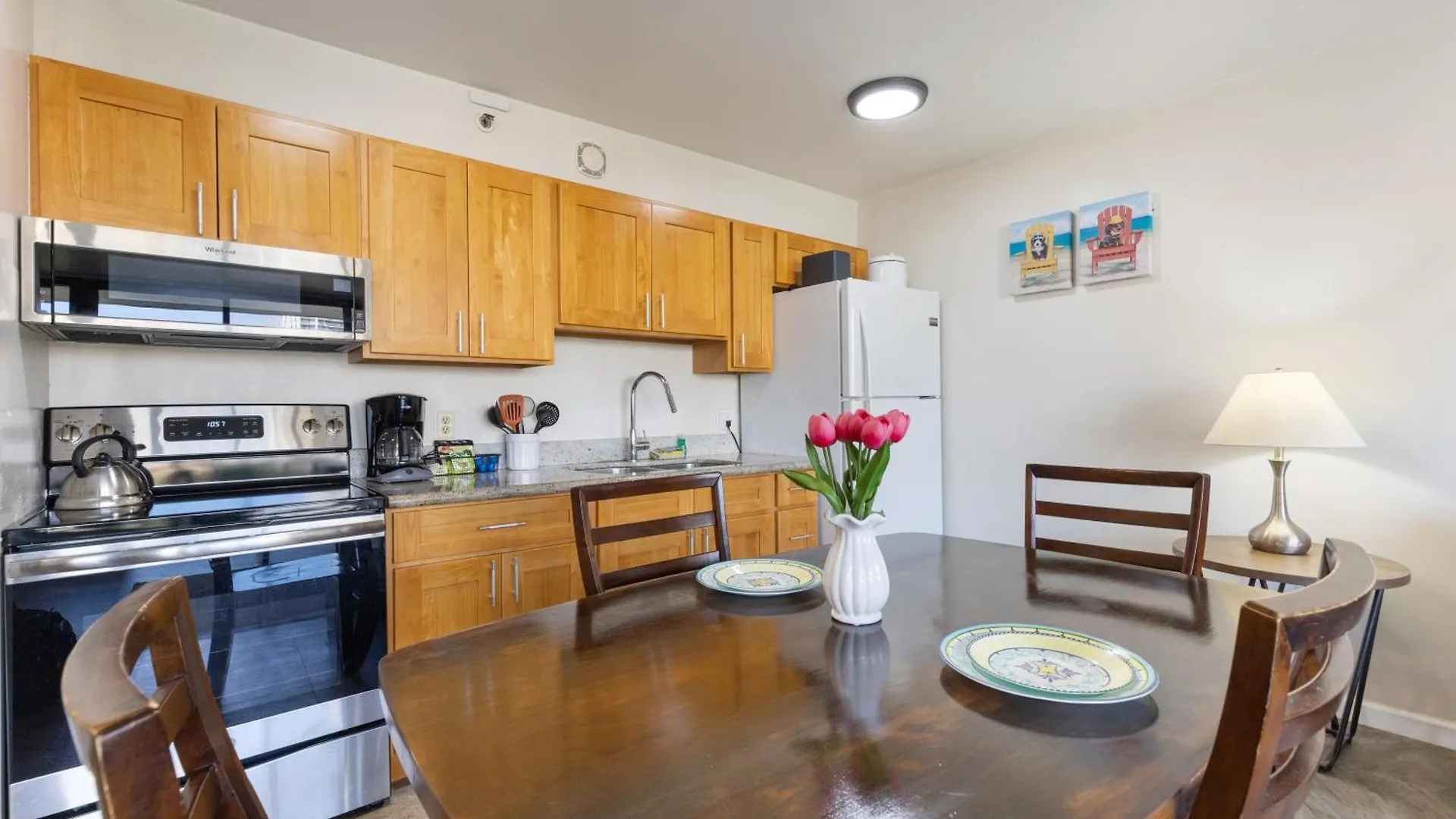 Spacious 8Th Floor Waikiki Condo With City Views, Full Kitchen & Free Parking 호놀룰루 아파트