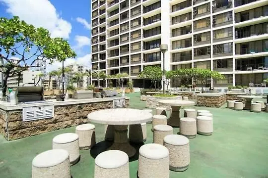 Spacious 8Th Floor Waikiki Condo With City Views, Full Kitchen & Free Parking 호놀룰루 아파트