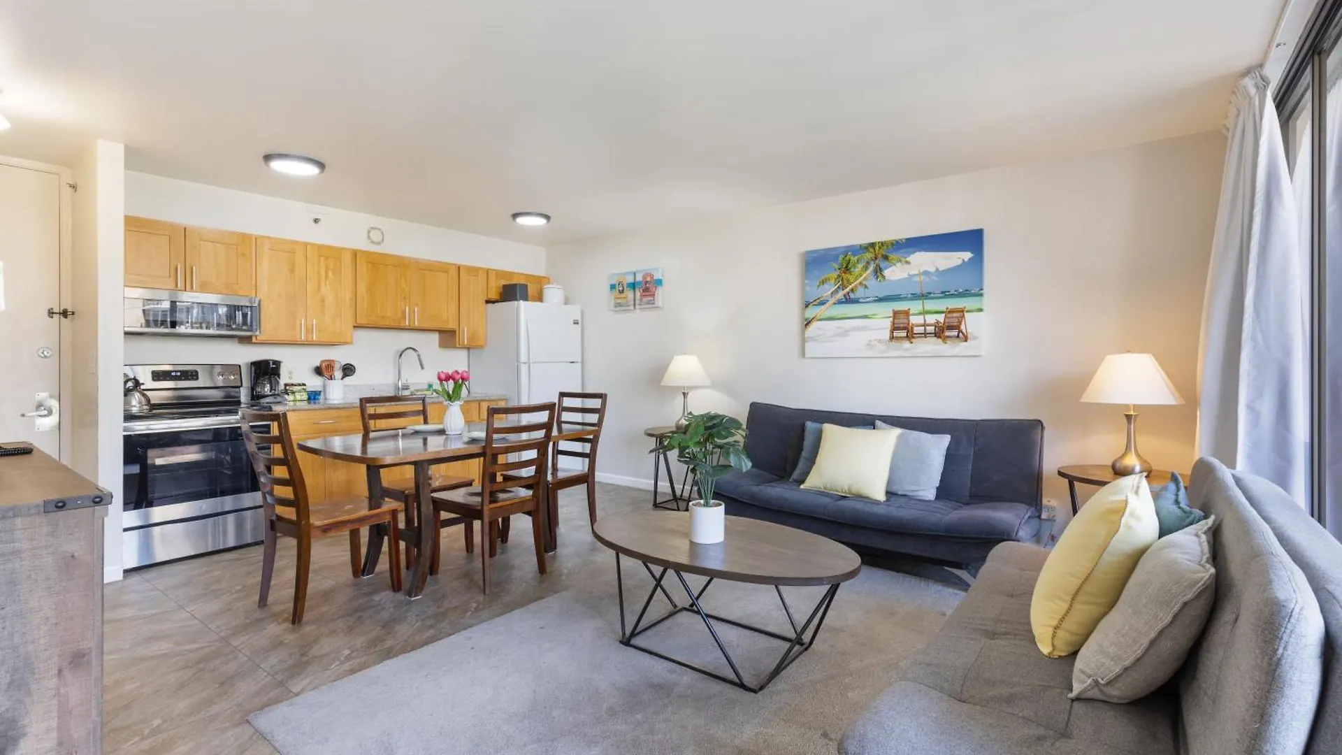 Spacious 8Th Floor Waikiki Condo With City Views, Full Kitchen & Free Parking Honolulu