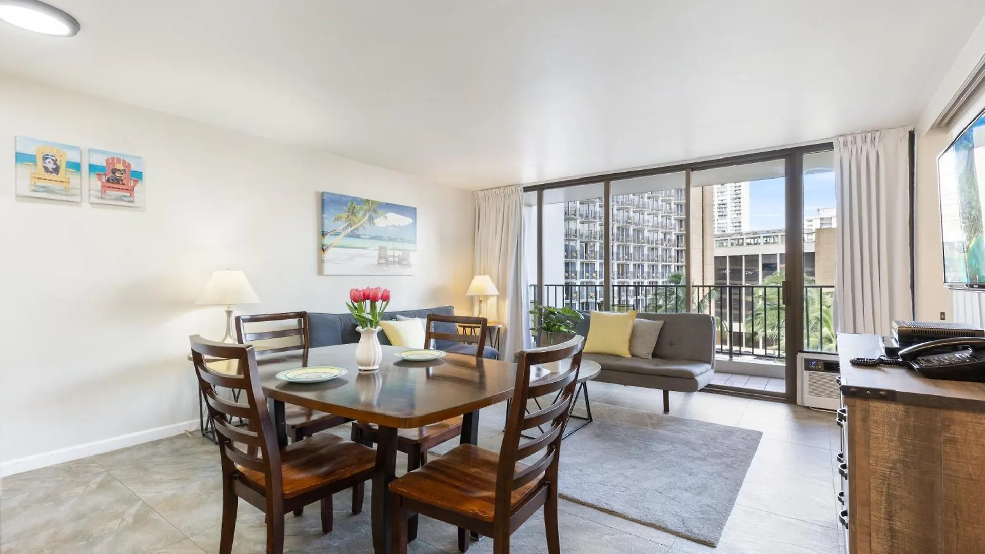 Appartamento Spacious 8Th Floor Waikiki Condo With City Views, Full Kitchen & Free Parking Honolulu