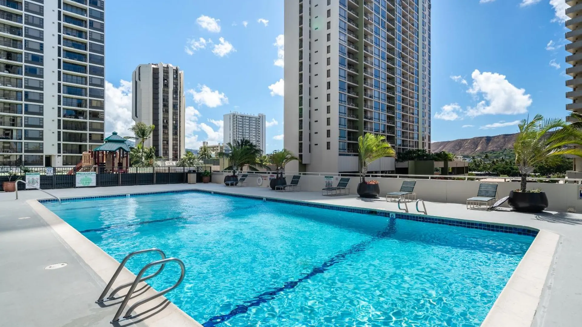 Appartamento Spacious 8Th Floor Waikiki Condo With City Views, Full Kitchen & Free Parking Honolulu